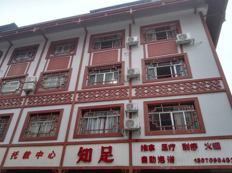 百妥木塑木格柵落地南寧上林，建筑外裝飾升級
