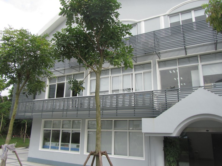百妥木塑木格柵助力深圳聯排住宅，重塑高端戶外人居質感
