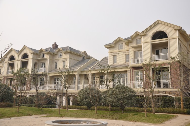 百妥木塑木墻板，高端別墅外墻實(shí)景案例