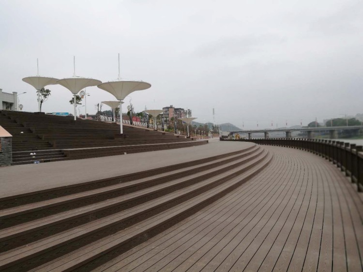 百妥木塑木地板讓福建彭澤縣戶外景觀升級案例