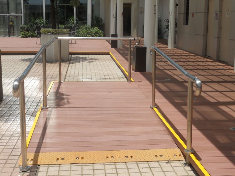 百妥木塑木地板適配香港仁安醫(yī)院實(shí)景應(yīng)用，醫(yī)療戶外鋪裝優(yōu)選案例