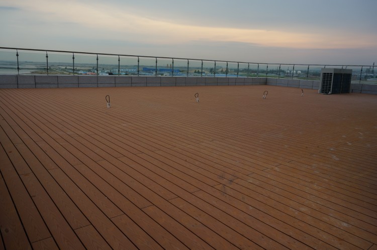湛江港務局露臺改造案例：高端塑木材料在濱海基建的方案