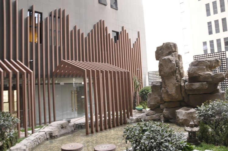 高端會所裝修選材攻略：塑木格柵的場景應用優勢