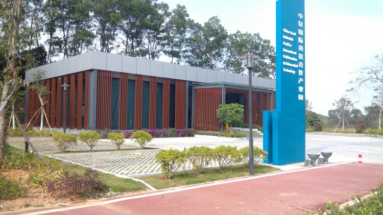 百妥木塑木格柵落地東莞中以國際科技合作產業園
